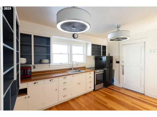 $450,000 | 319 East 7th Street, The Dalles, OR 97058