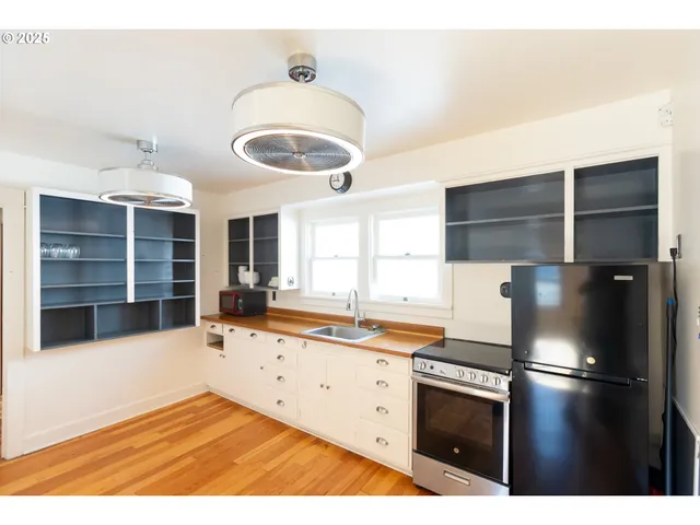 $450,000 | 319 East 7th Street, The Dalles, OR 97058