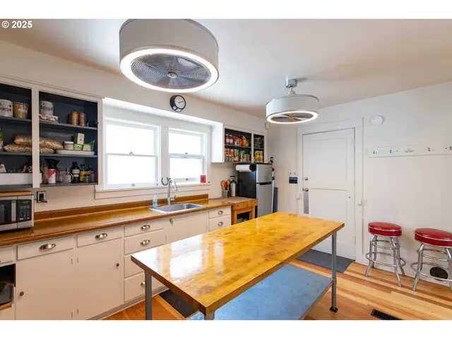 $450,000 | 319 East 7th Street, The Dalles, OR 97058