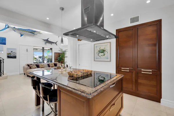 $2,300,000 | 72 West Plaza Granada, Islamorada, FL 33036