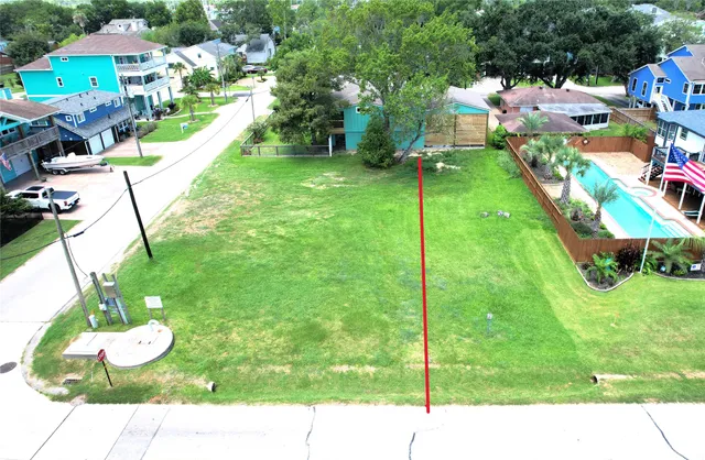 $240,000 | 524 Clear Lake Road, Clear Lake Shores, TX 77565