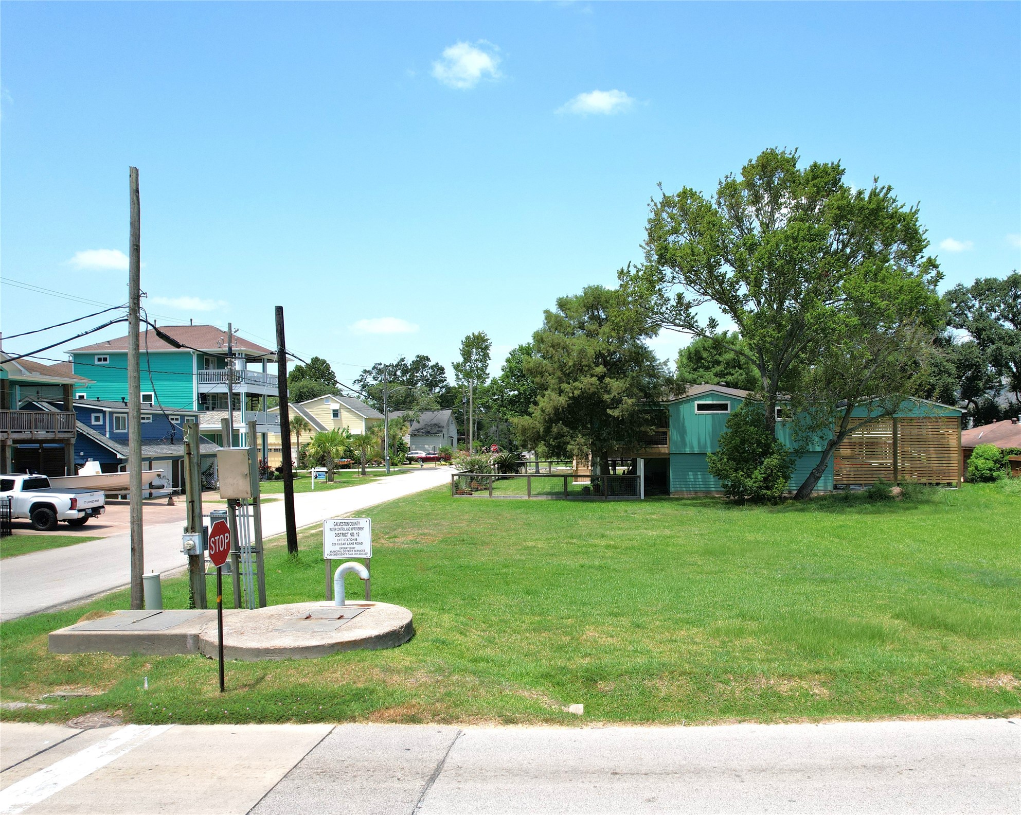 524 Clear Lake Road Kemah, TX 77565 - Photo 5 of 15 Water District lift station in the right of way