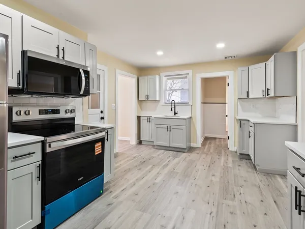 $569,900 | 207 Hamilton Street, Southbridge, MA 01550