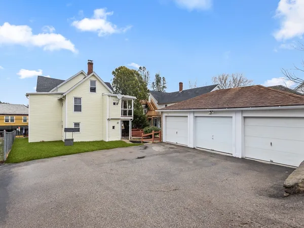 $569,900 | 207 Hamilton Street, Southbridge, MA 01550