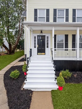 $569,900 | 207 Hamilton Street, Southbridge, MA 01550