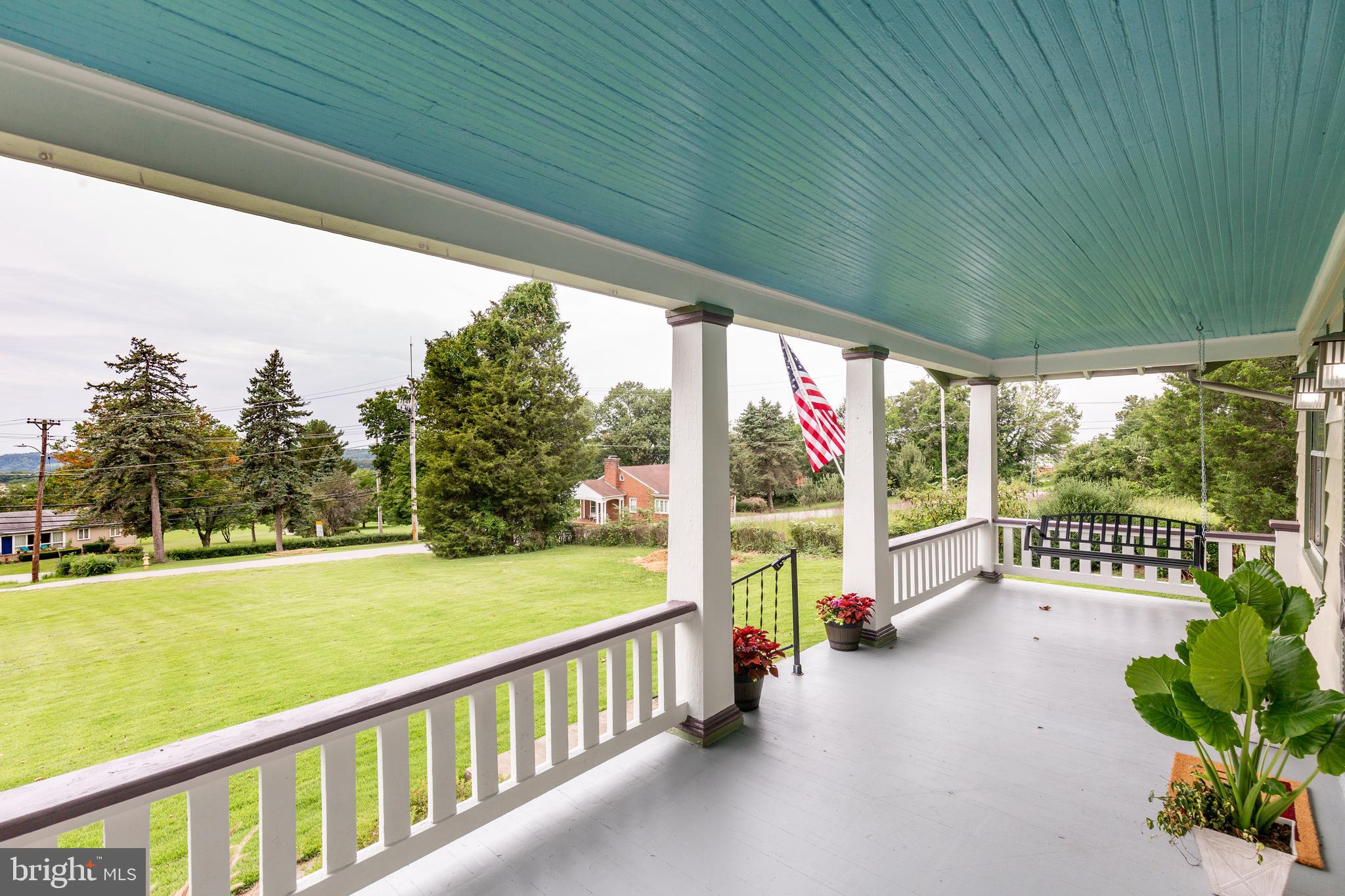 Enjoy coffee or wine and the best views!