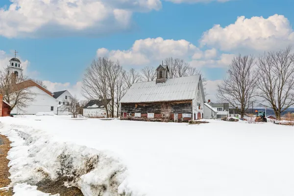 $550,000 | 412 Dartmouth College Highway, Haverhill, NH 03765