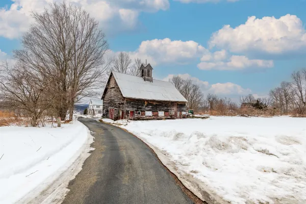 $550,000 | 412 Dartmouth College Highway, Haverhill, NH 03765