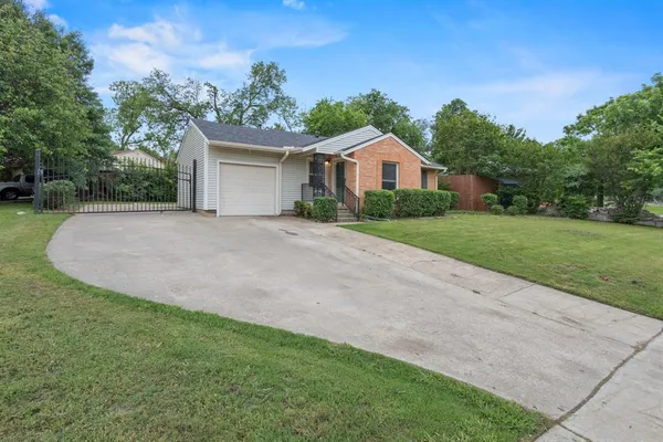 $224,995 | 301 Meadowbrook Drive, Arlington, TX 76010
