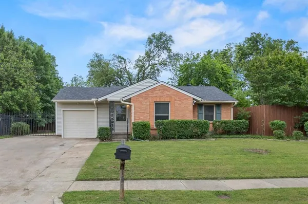 $224,995 | 301 Meadowbrook Drive, Arlington, TX 76010