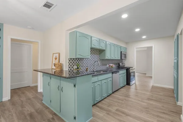$224,995 | 301 Meadowbrook Drive, Arlington, TX 76010
