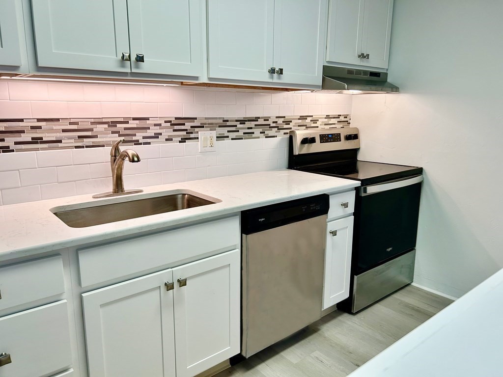 196 Swanson Road, Unit 510 Boxborough, MA 01719 - Photo 3 of 20 a kitchen with a sink and cabinets