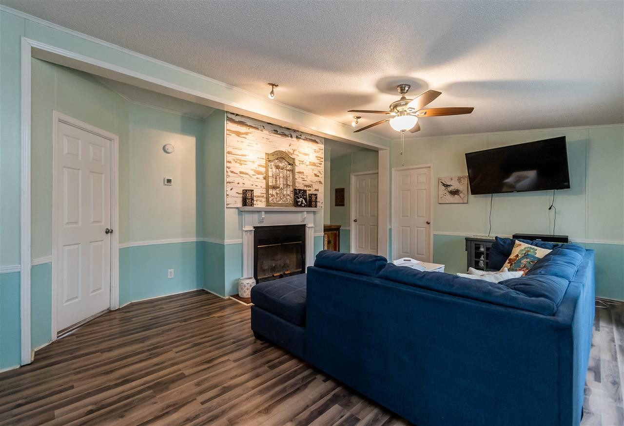 8409 Creek Road Willow Spring, NC 27592 - Photo 6 of 27 Family Room
