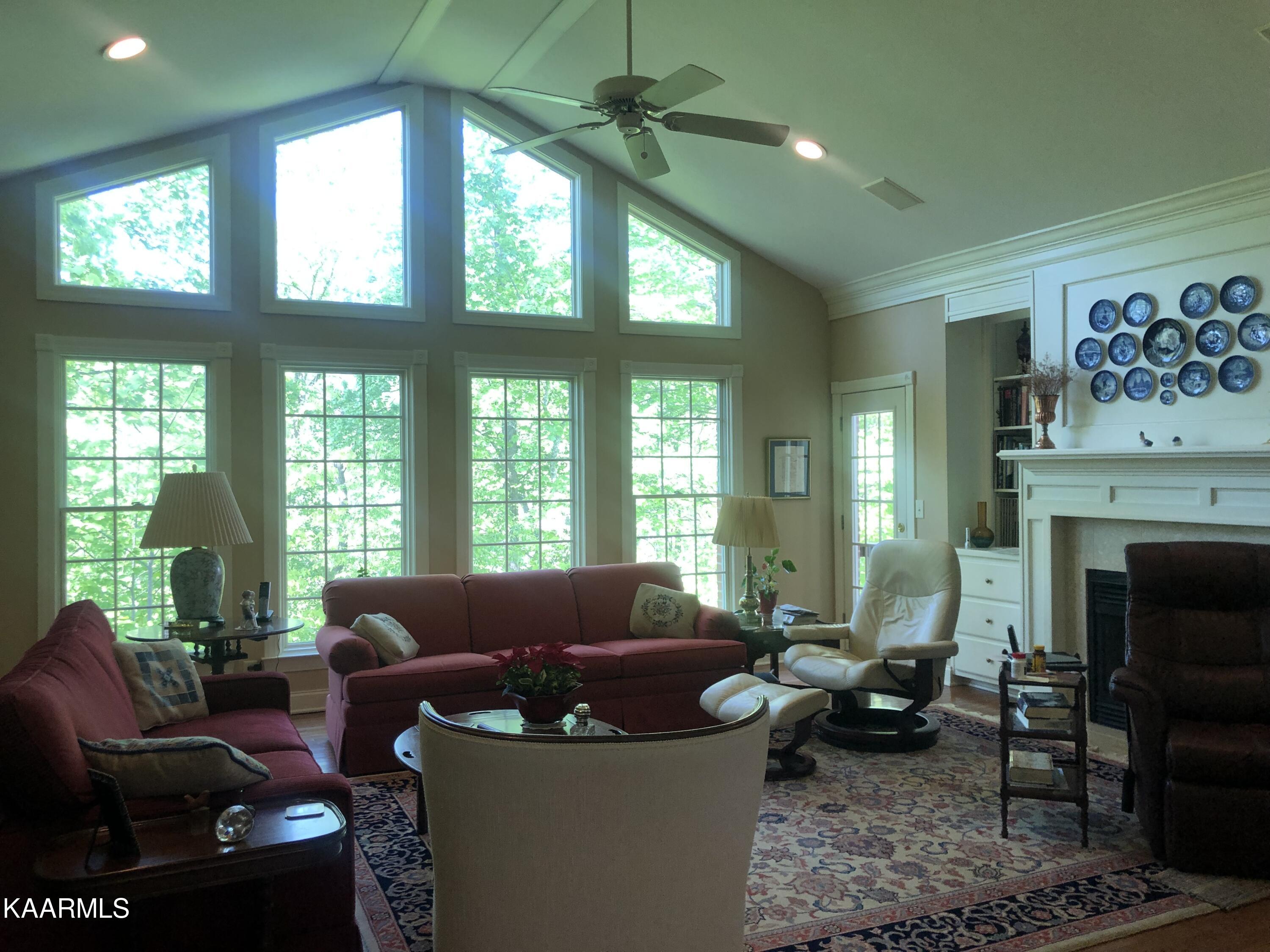 205 Connors Circle Oak Ridge, TN 37830 - Photo 3 of 42 Wall Of Windows