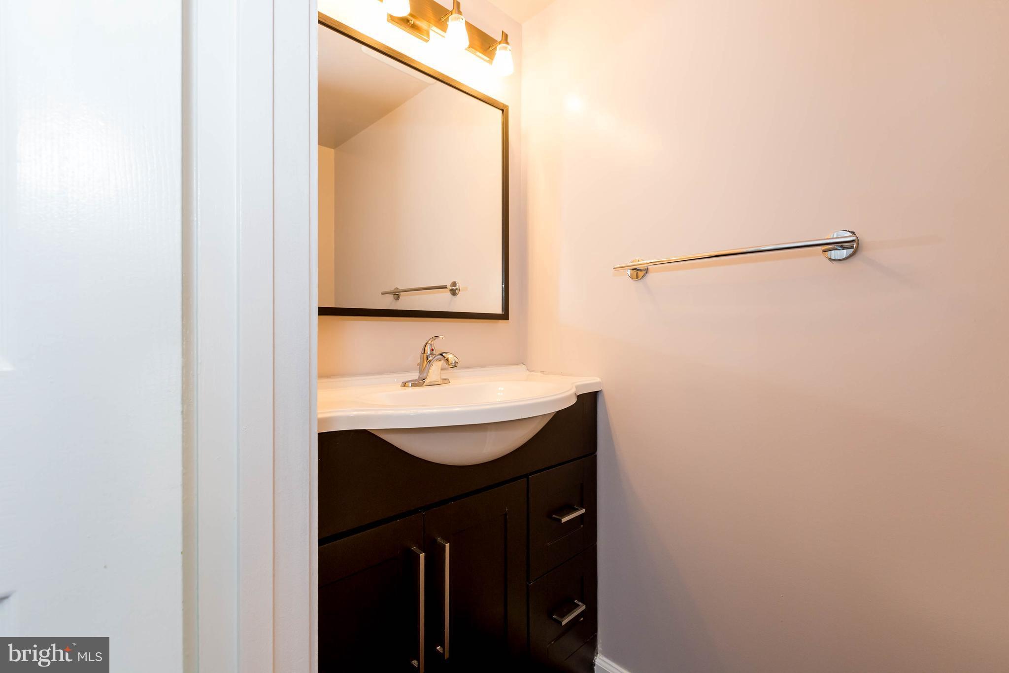 19511 Transhire Road Gaithersburg, MD 20886 - Photo 12 of 30 Bath