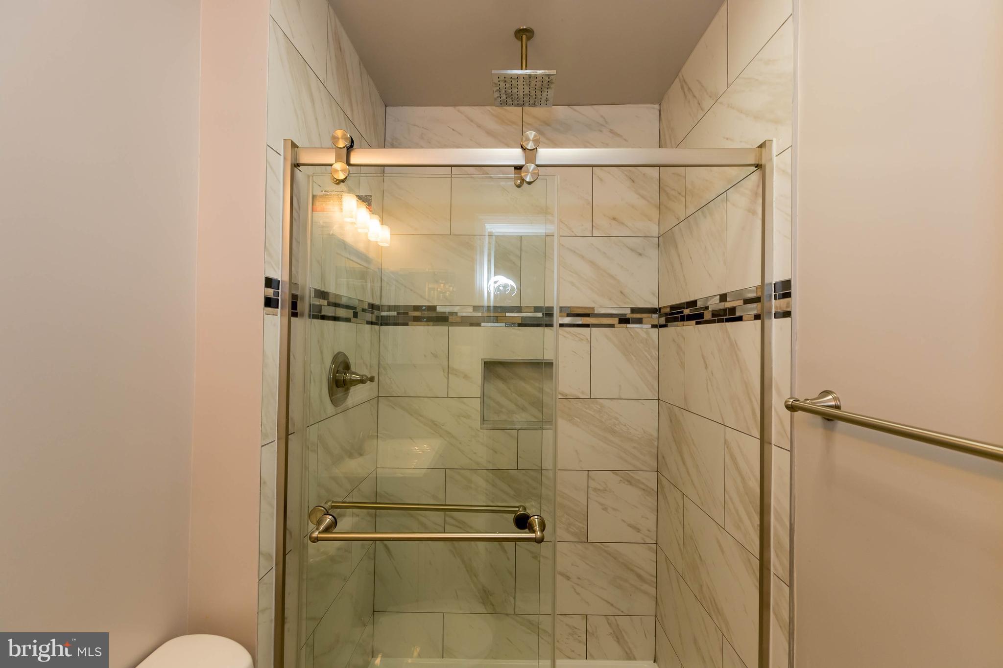19511 Transhire Road Gaithersburg, MD 20886 - Photo 16 of 30 Bath