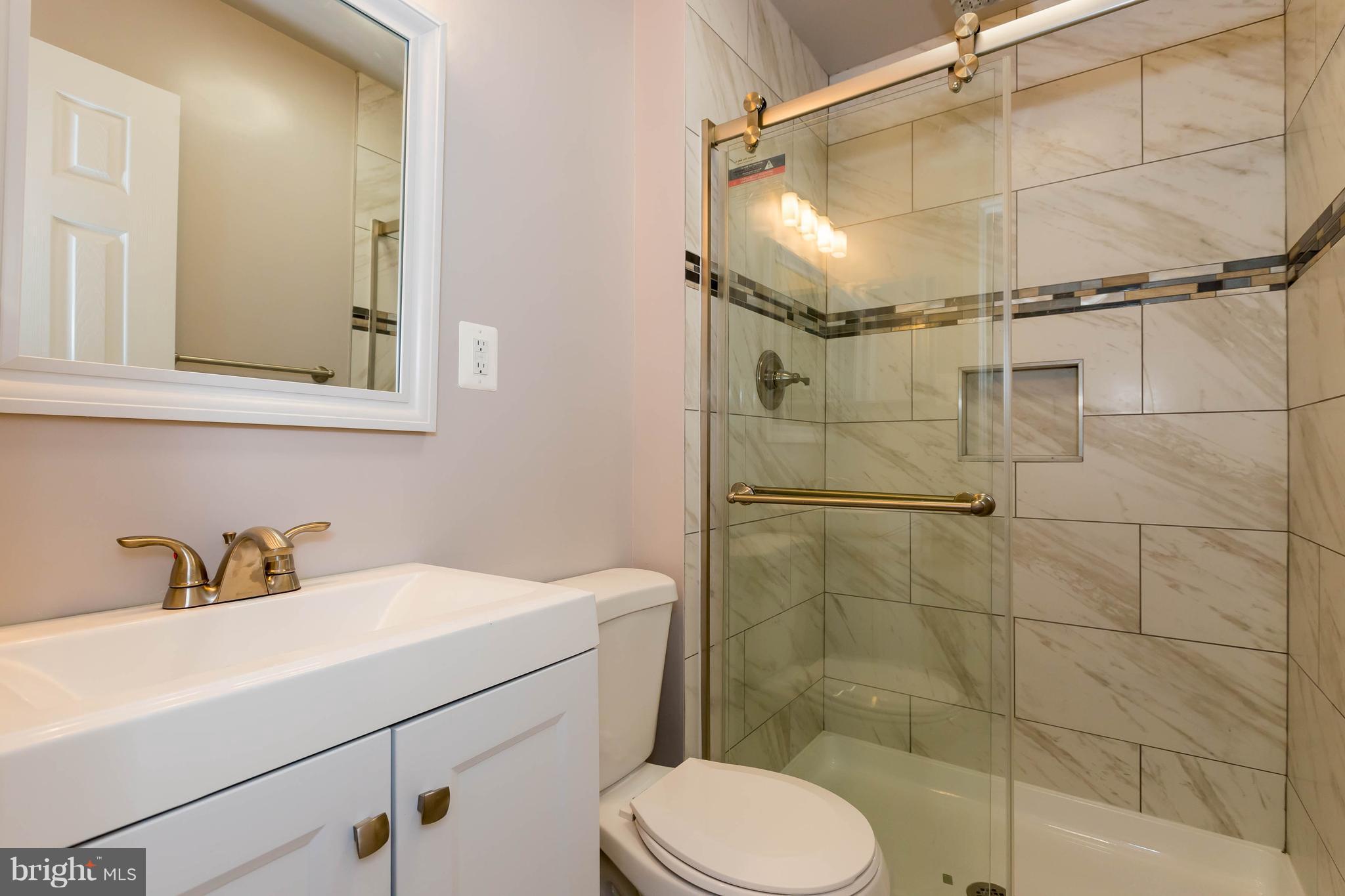 19511 Transhire Road Gaithersburg, MD 20886 - Photo 17 of 30 Bath