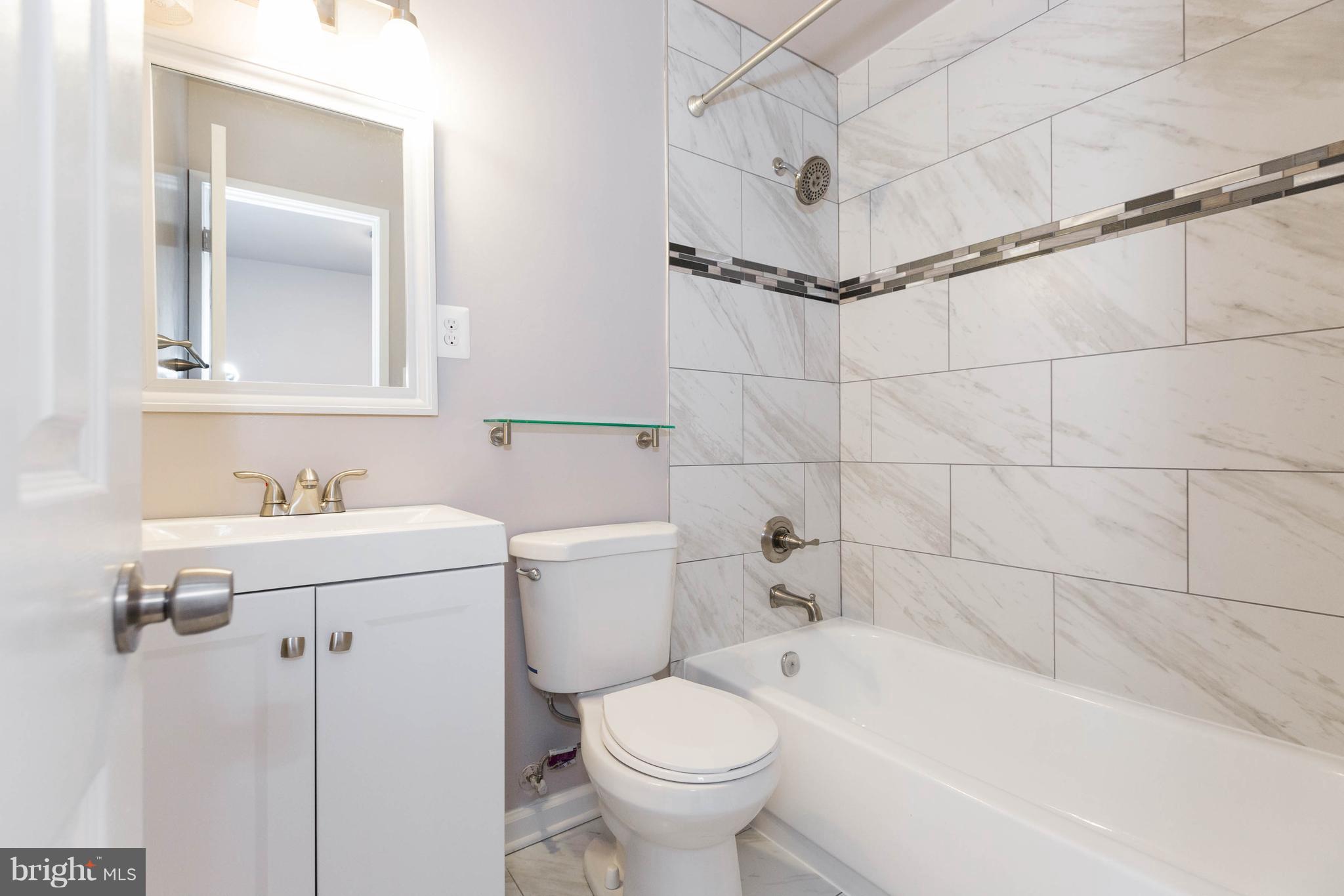 19511 Transhire Road Gaithersburg, MD 20886 - Photo 22 of 30 Bath