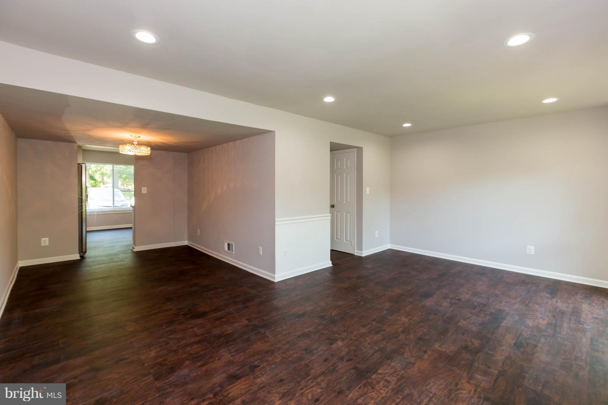 19511 Transhire Road Gaithersburg, MD 20886 - Photo 10 of 30 Living Room