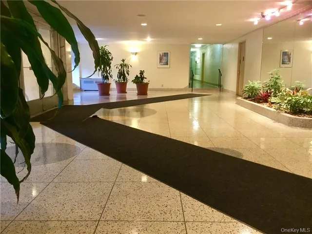 $1,650 | 3 Sadore Lane, Unit 2D, Yonkers, NY 10710