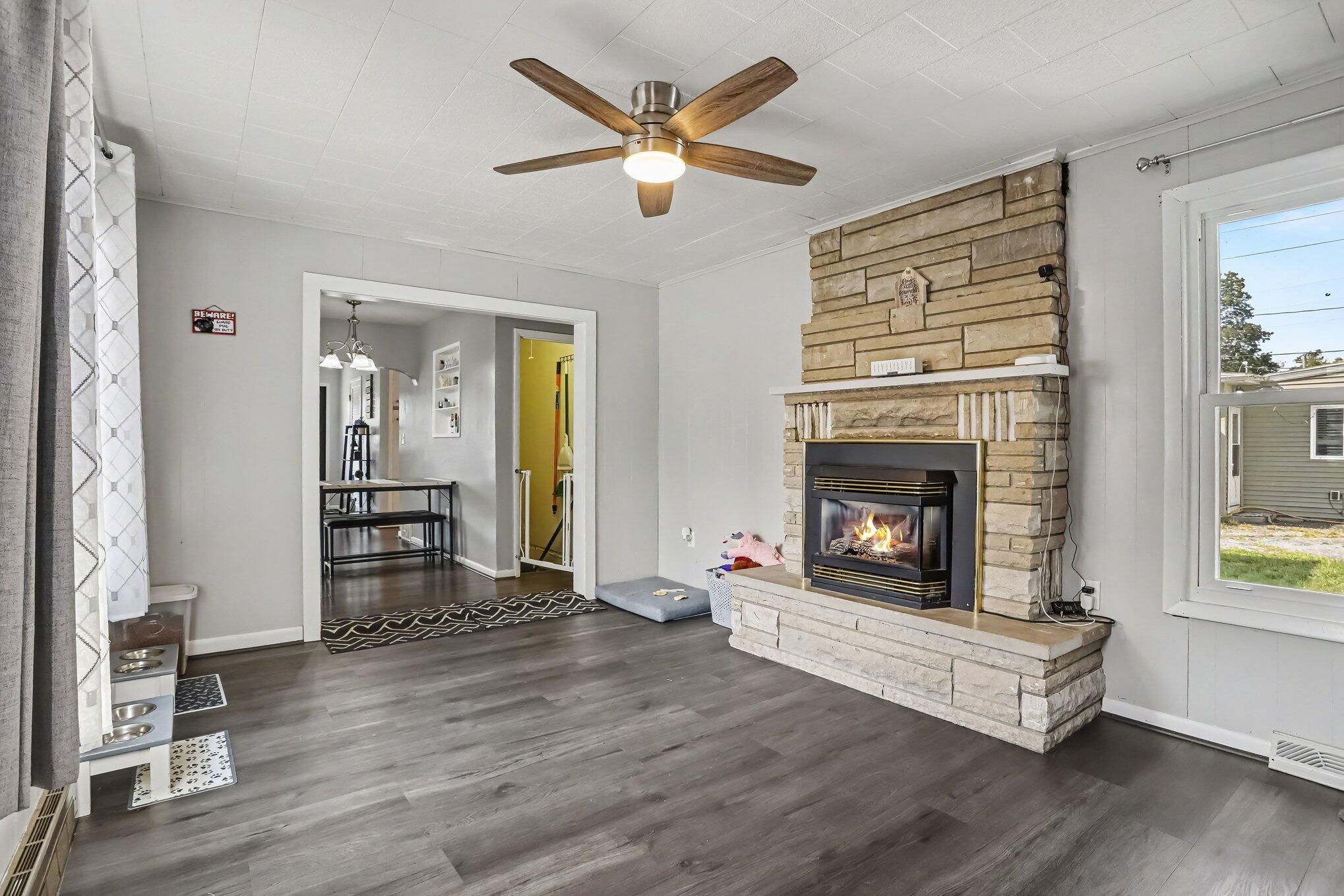 513 North Douglas Avenue Three Rivers, MI 49093 - Photo 12 of 26 Living Room