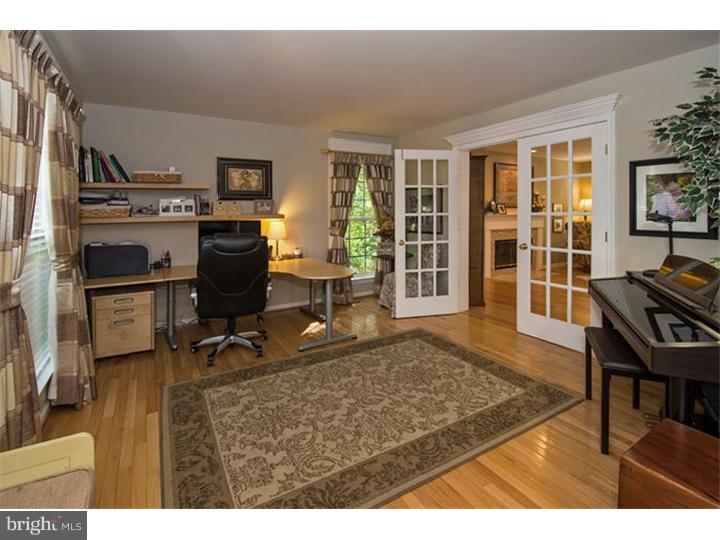 27 Ludlow Road Yardley, PA 19067 - Photo 12 of 25 Living Room