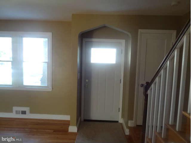 4031 Grantley Road Baltimore, MD 21215 - Photo 2 of 29 Living Room