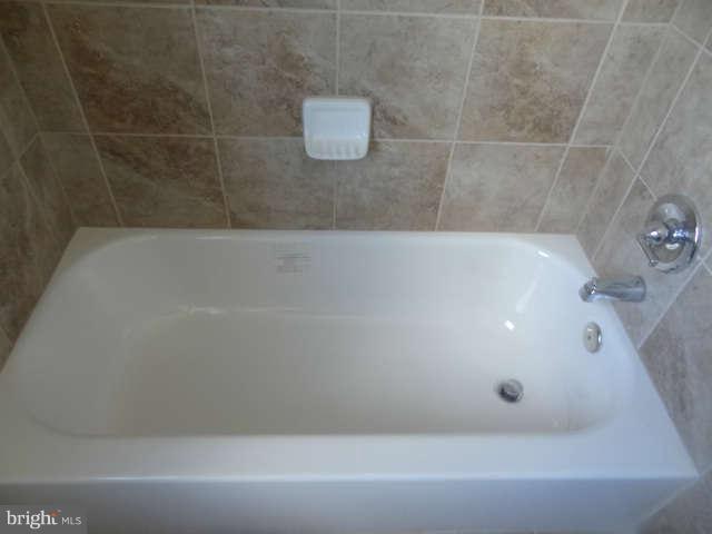 4031 Grantley Road Baltimore, MD 21215 - Photo 24 of 29 Bath
