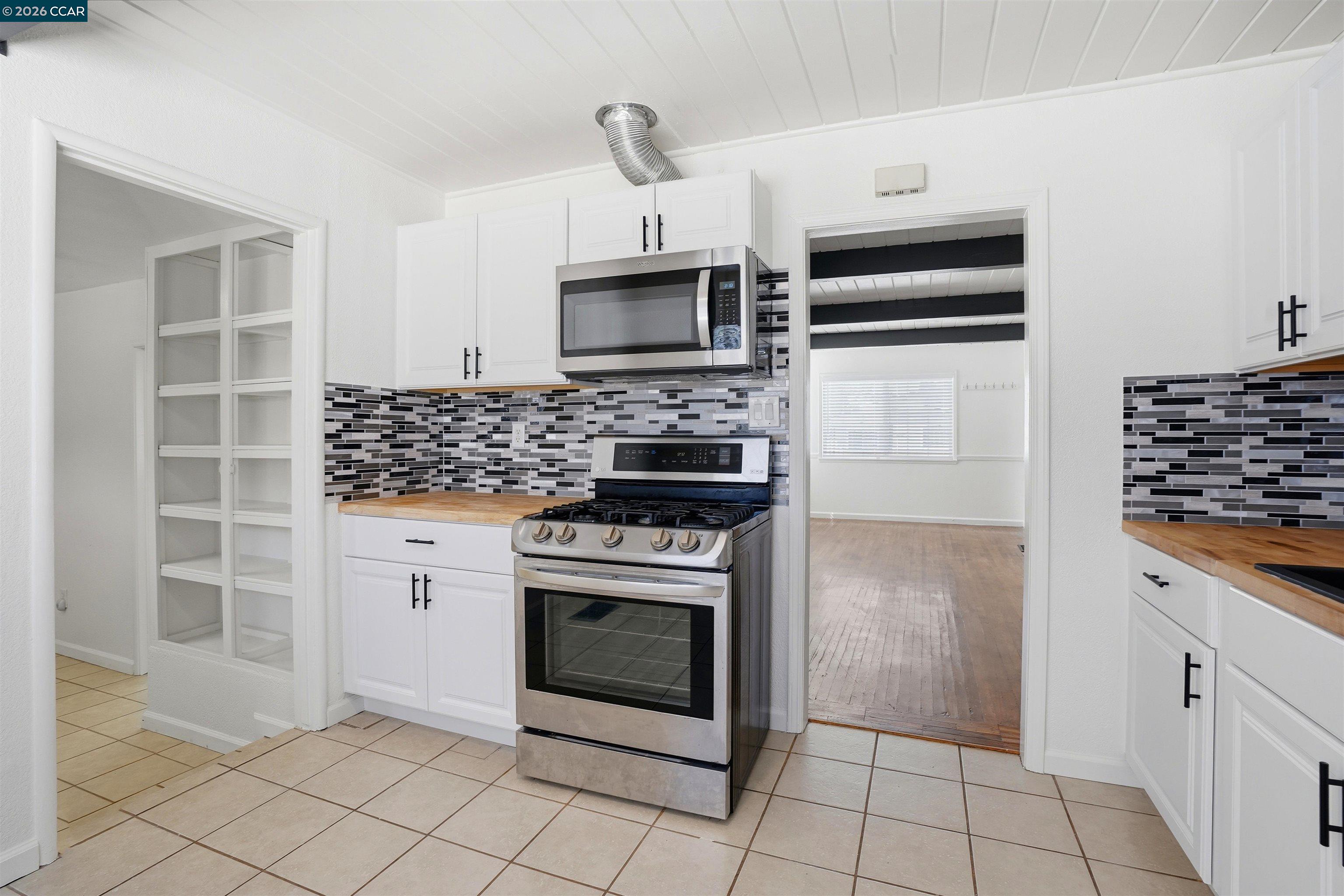 2828 Hilltop Road Concord, CA 94520 - Photo 7 of 32