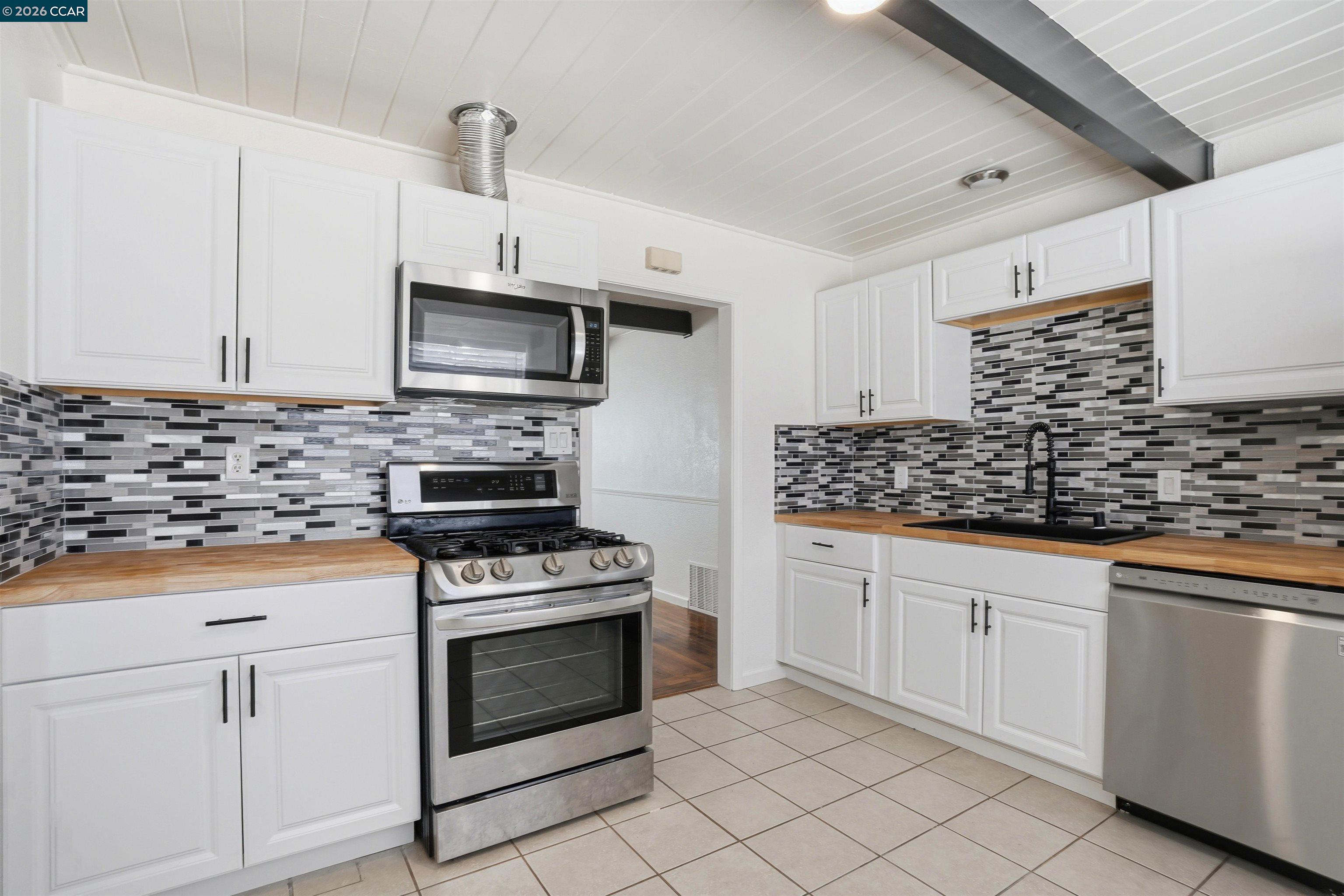 2828 Hilltop Road Concord, CA 94520 - Photo 8 of 32