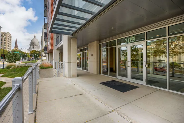 $1,900 | 309 West Washington Avenue, Madison, WI 53703