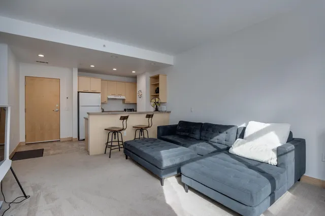 $1,900 | 309 West Washington Avenue, Madison, WI 53703