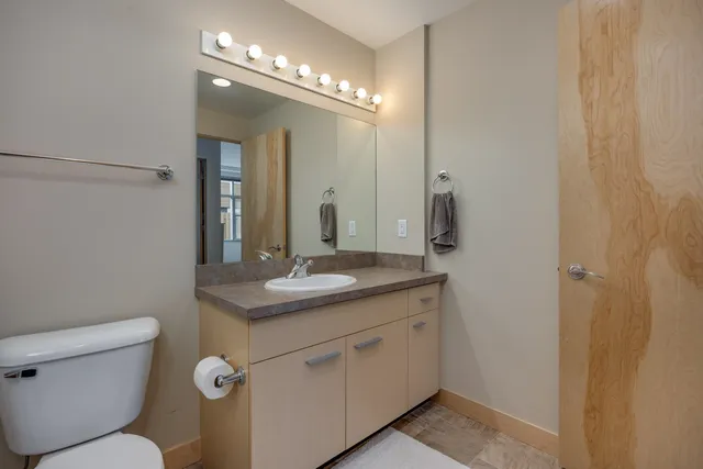 $1,900 | 309 West Washington Avenue, Madison, WI 53703