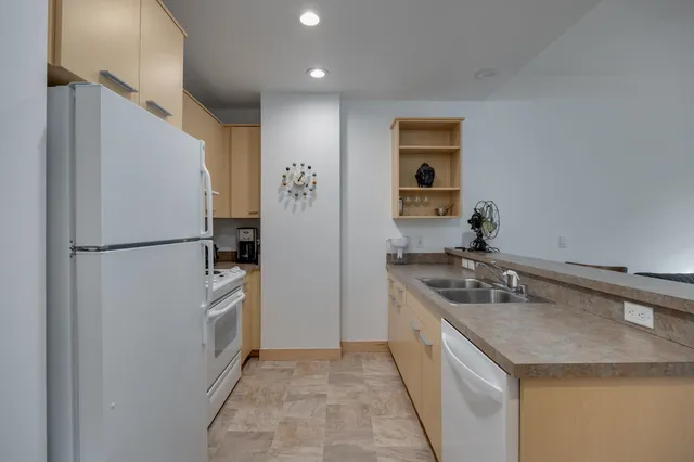 $1,900 | 309 West Washington Avenue, Madison, WI 53703