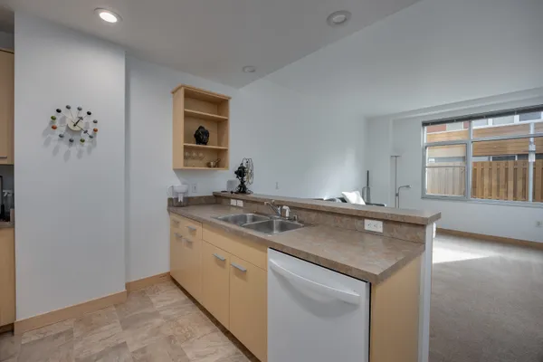 $1,800 | 309 West Washington Avenue, Madison, WI 53703
