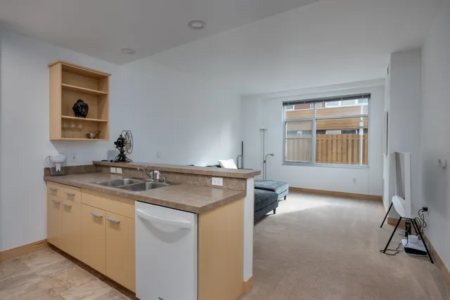 $1,900 | 309 West Washington Avenue, Madison, WI 53703