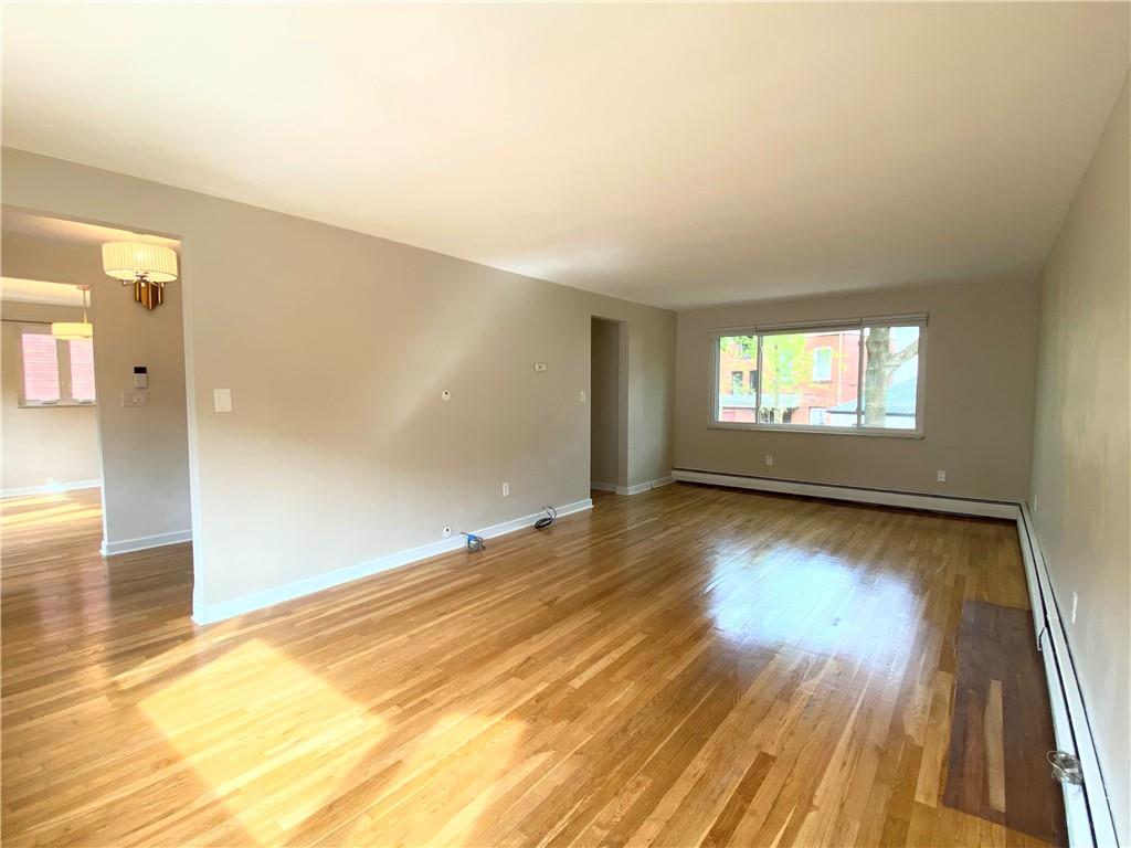 307 Roup Avenue Pittsburgh, PA 15232 - Photo 3 of 21 Living Room