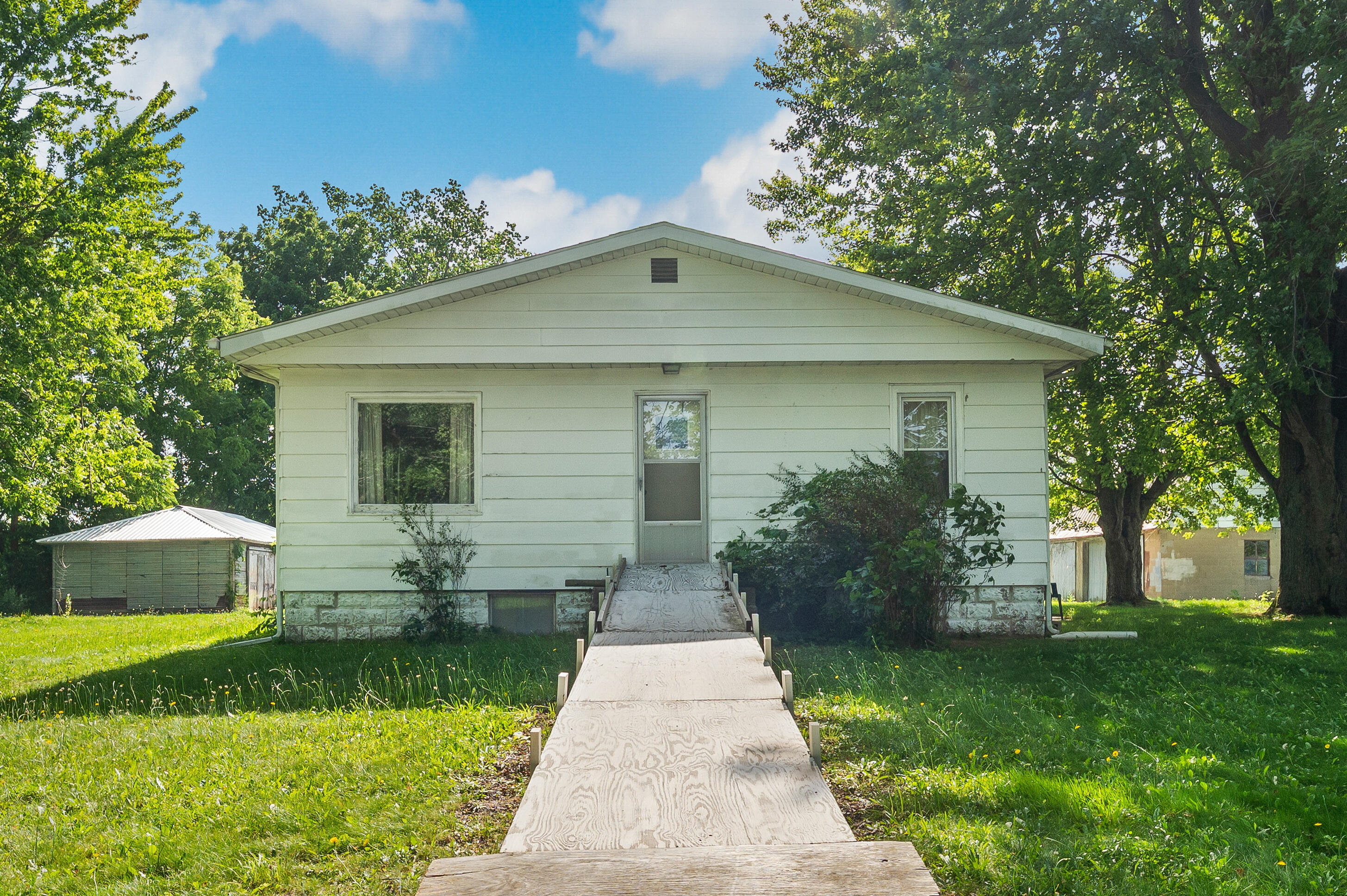 3709 Michael Road Eau Claire, MI 49111 - Photo 2 of 44 0101DSC_0726