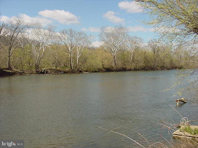 2465 Locke's Mill Road Berryville, VA 22611 - Photo 2 of 31 100 ft frontage on the Shenandoah River