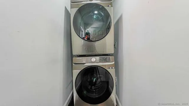 a view of backyard of the house