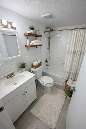 $1,850 | 5702 West 26th Avenue, Unit 5702, Hialeah, FL 33016