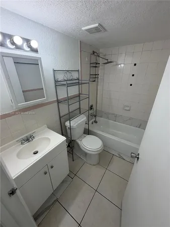 $1,850 | 5702 West 26th Avenue, Unit 5702, Hialeah, FL 33016