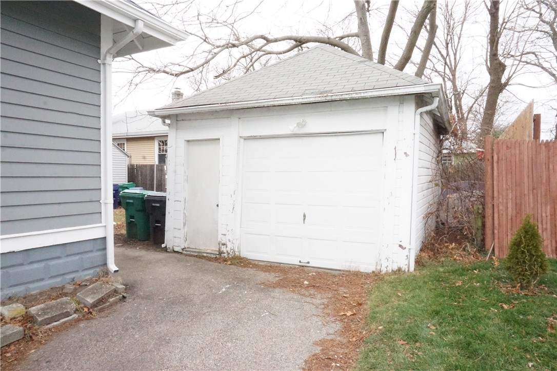609 Post Road Warwick, RI 02888 - Photo 5 of 20 Gallery Image 5