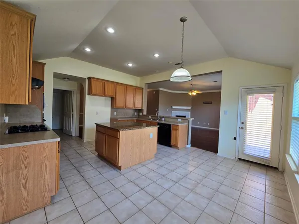 $2,600 | 4100 Wildbriar Lane, Mansfield, TX 76063
