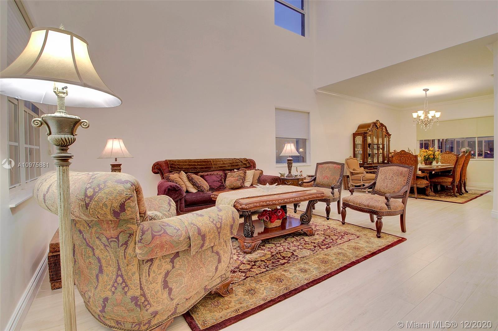 346 Mallard Road Weston, FL 33327 - Photo 5 of 31 Gallery Image 5