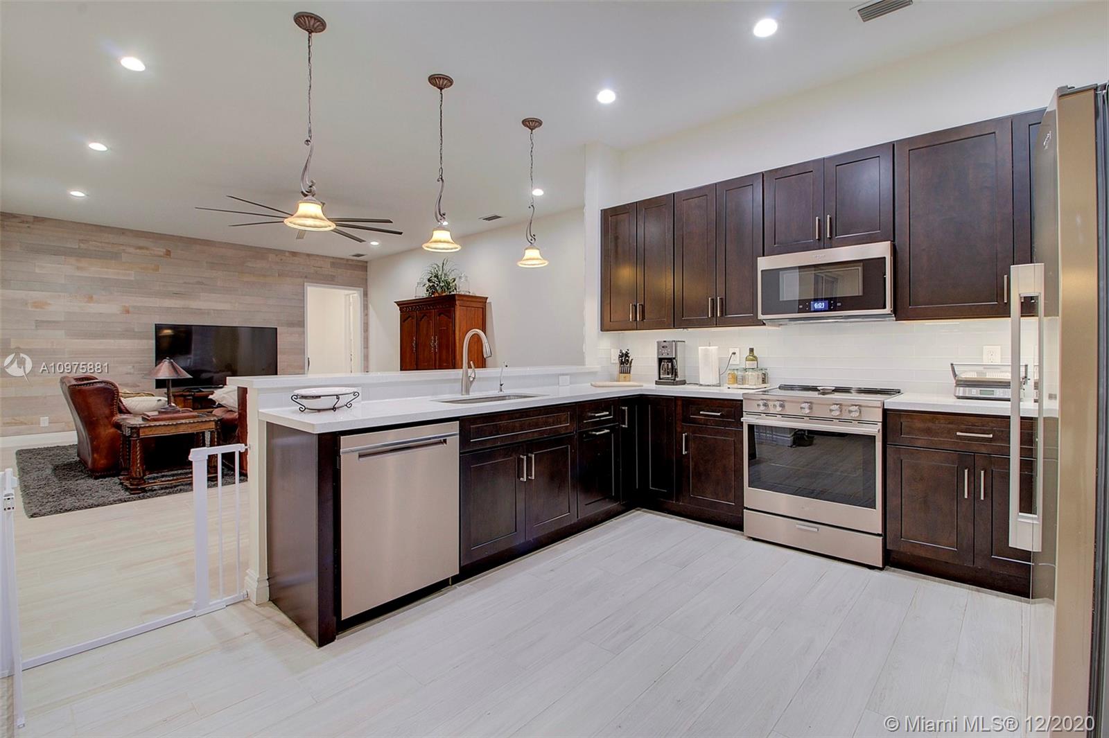 346 Mallard Road Weston, FL 33327 - Photo 10 of 31 Gallery Image 10