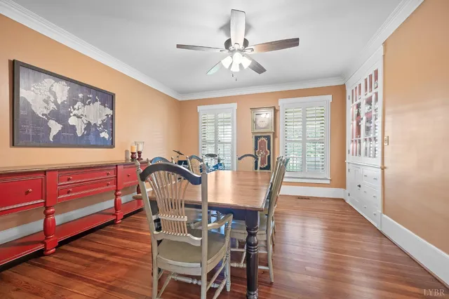 a view of a livingroom with workspace and windows