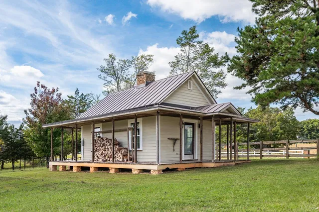 $1,050,000 | 14431 Wyatts Way, Huddleston, VA 24104