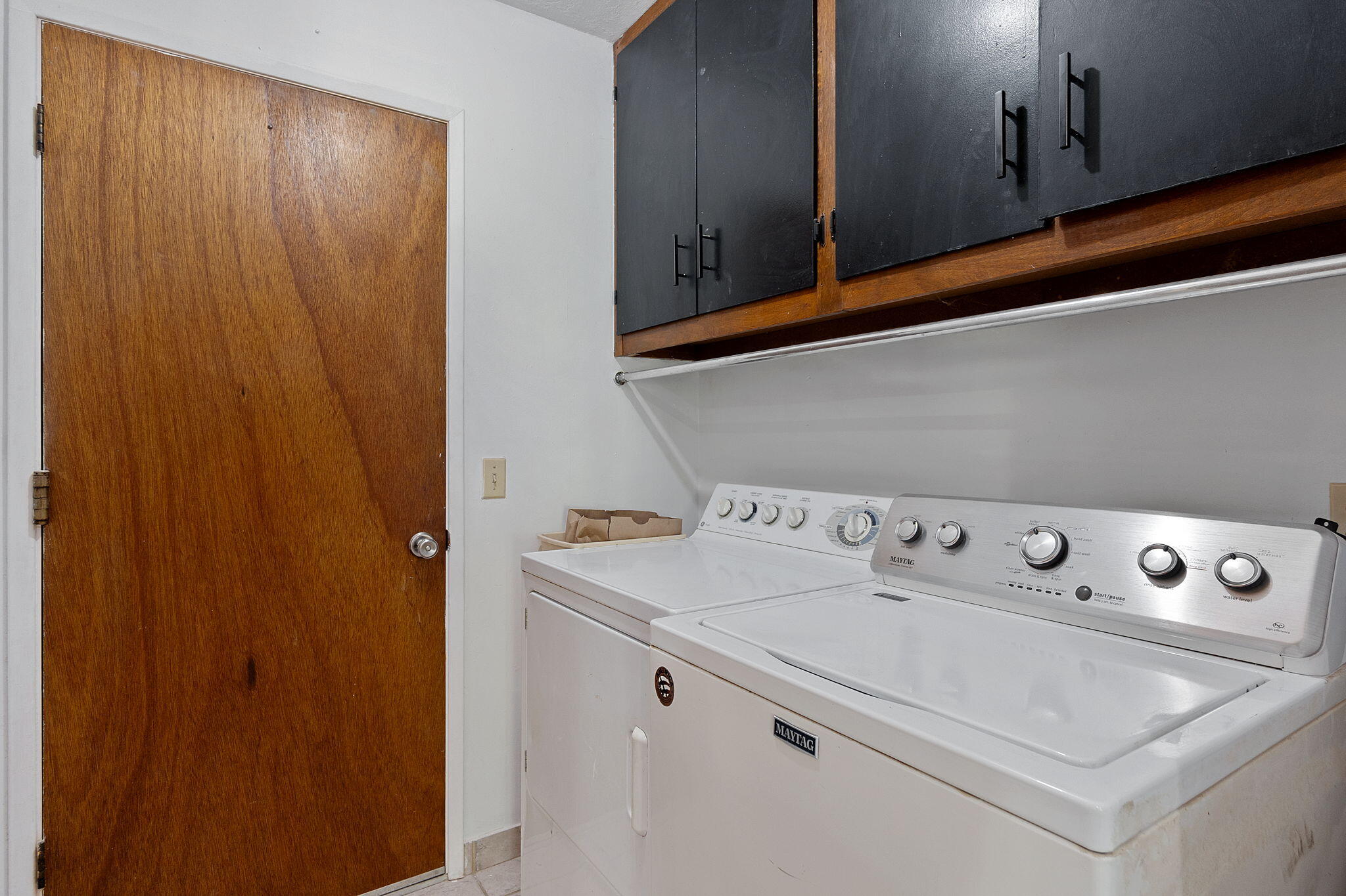 10390 October Lane Redding, CA 96003 - Photo 35 of 94 Laundry Room