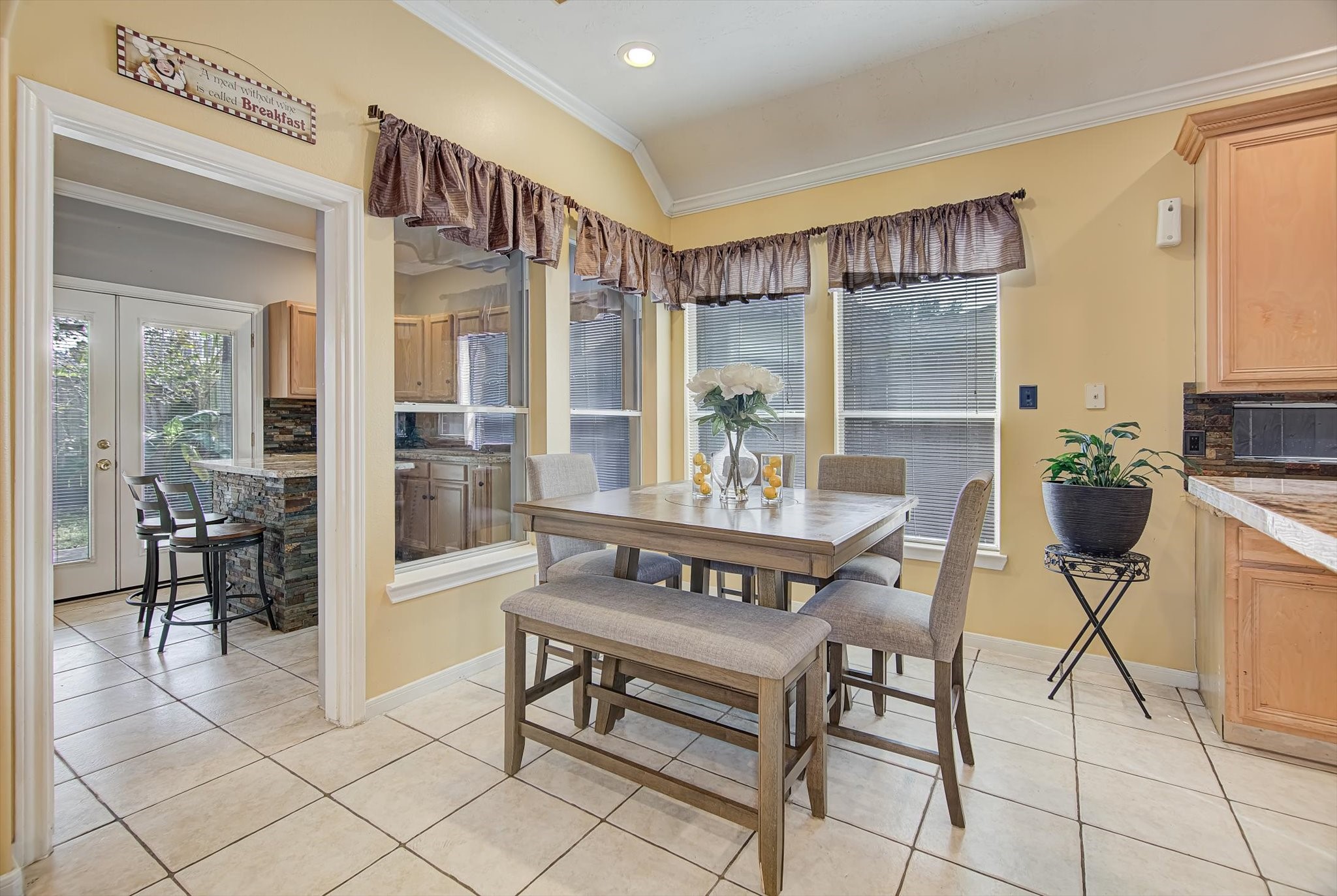 4207 Joshua Circle Houston, TX 77014 - Photo 15 of 41 Breakfast Area